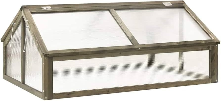 Lite kaldbenk i tre med transparente plater for plantebeskyttelse